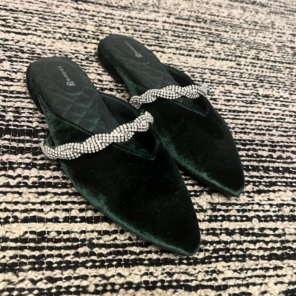 Birdies pointed slides (“The Swan”) with crystal bracelet